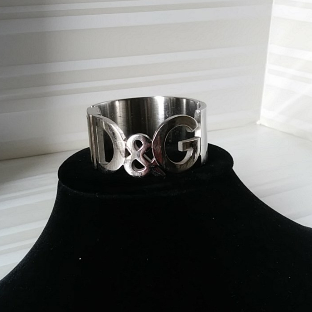 D&G CUFF WATCH 100% AUTHENTIC